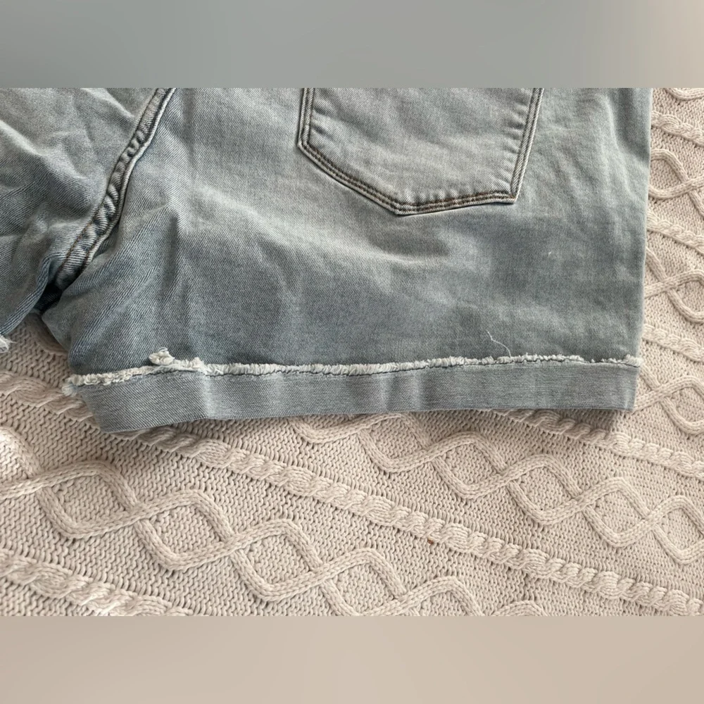 Vigoss Women's Light Wash Distressed Short Blue Denim Shorts Plus Size 24 - Picture 2 of 14